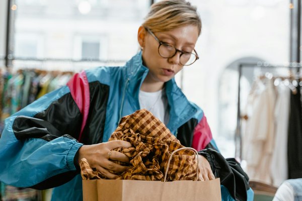 Colliers personnalisables pour homme en plaqué or à découvrir